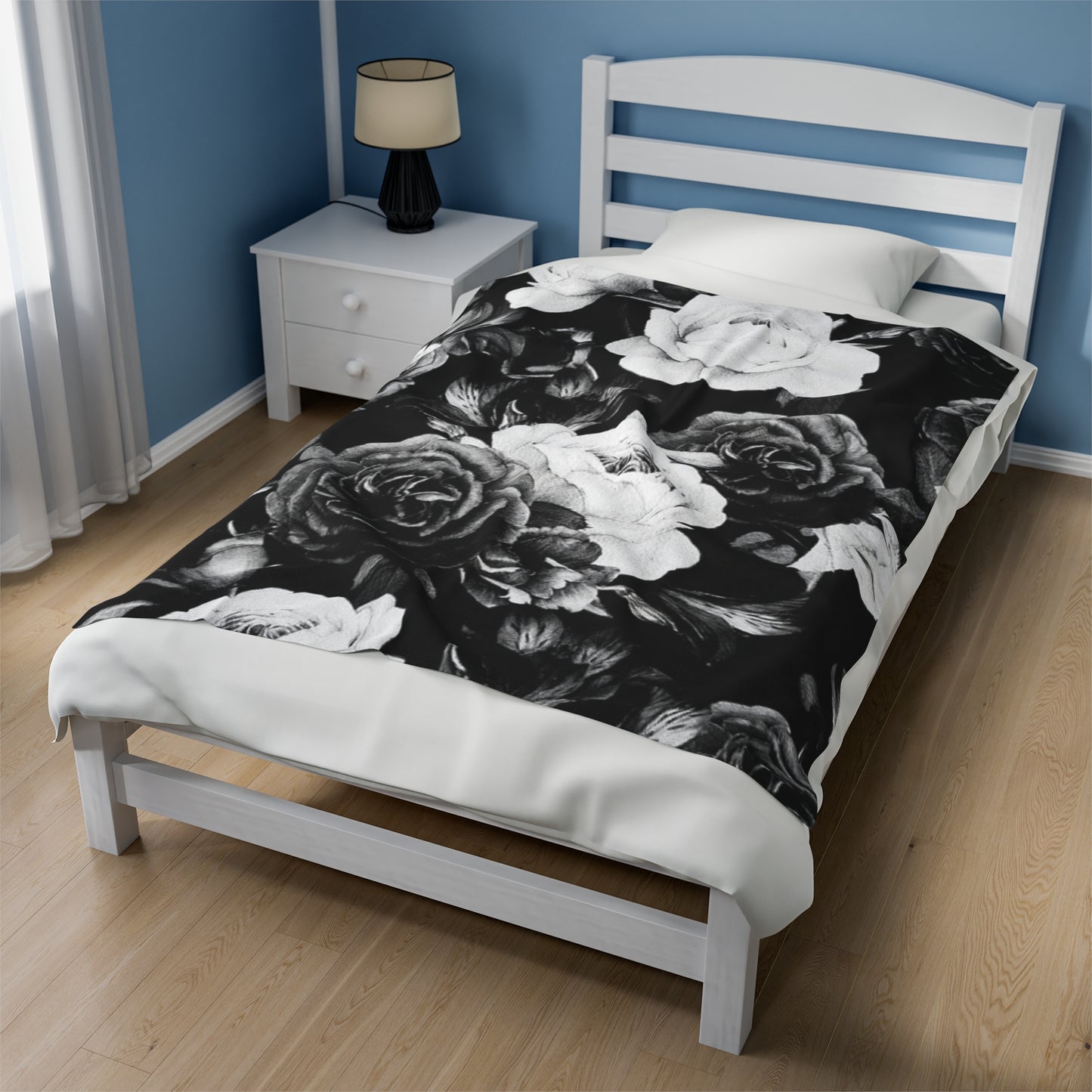 Black and White Floral Design Velveteen Plush Blanket