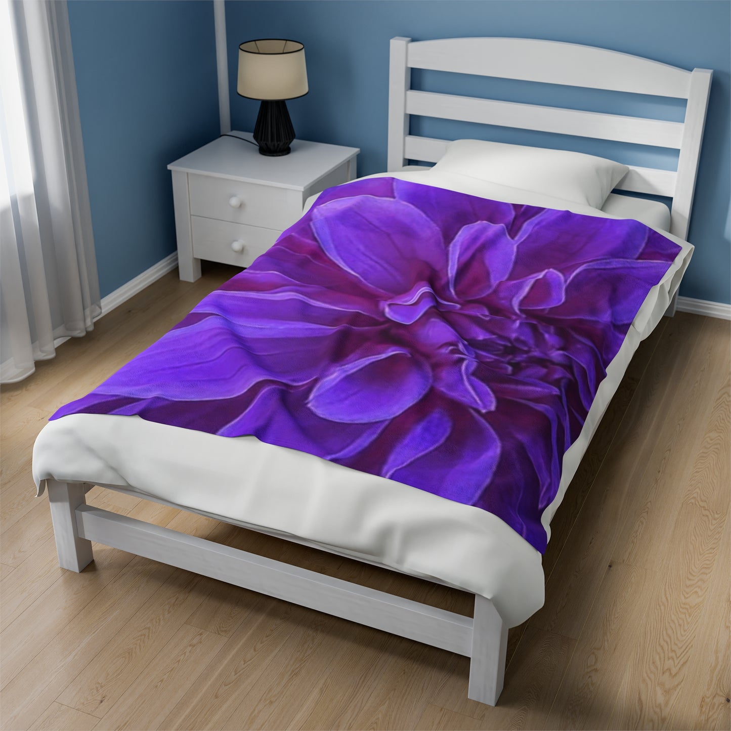 Soft Floral Blanket – Purple Dahlia Design for Cozy Decor