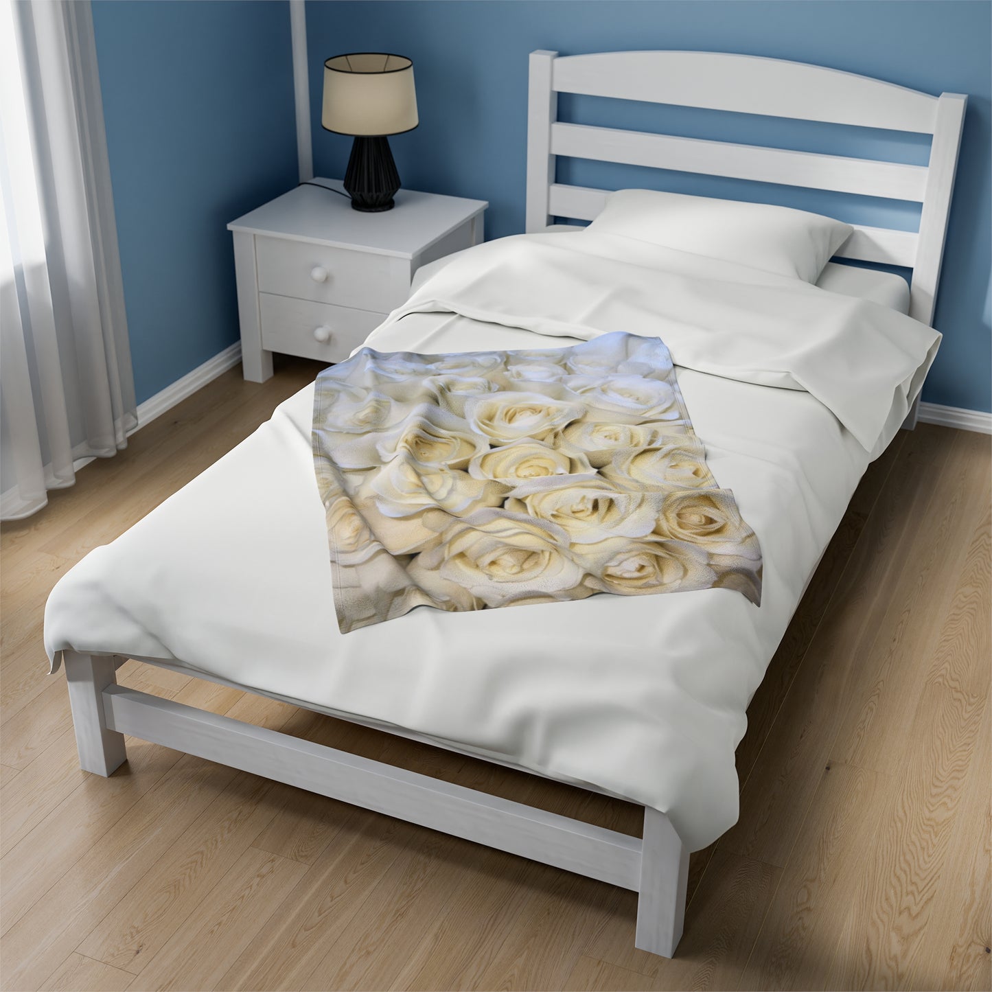 Soft Floral Blanket – White Roses Design for Pure Comfort