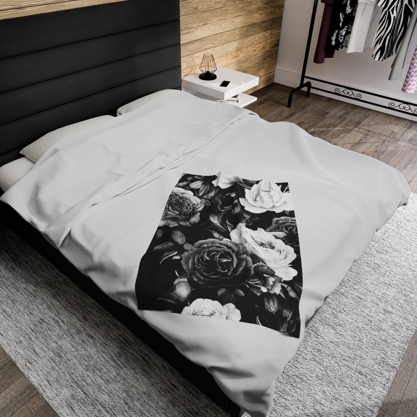 Soft Floral Blanket – Black & White Design for Cozy Style