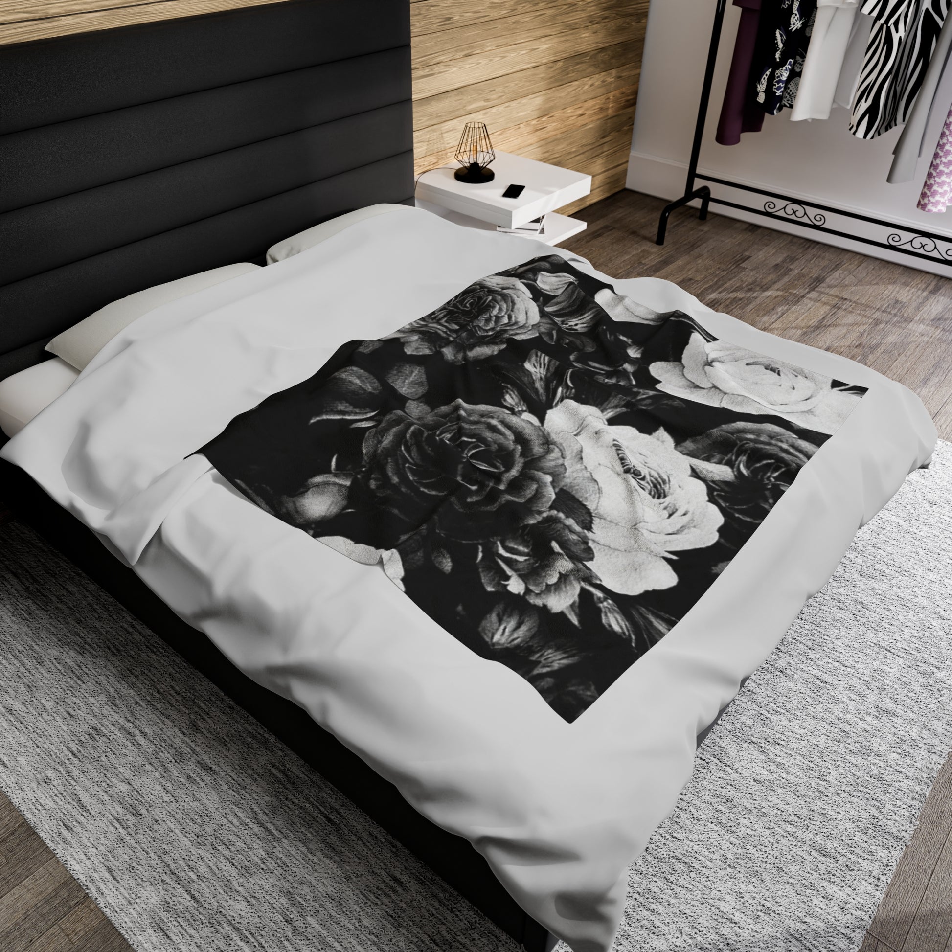 Soft Floral Blanket – Black & White Design for Cozy Style