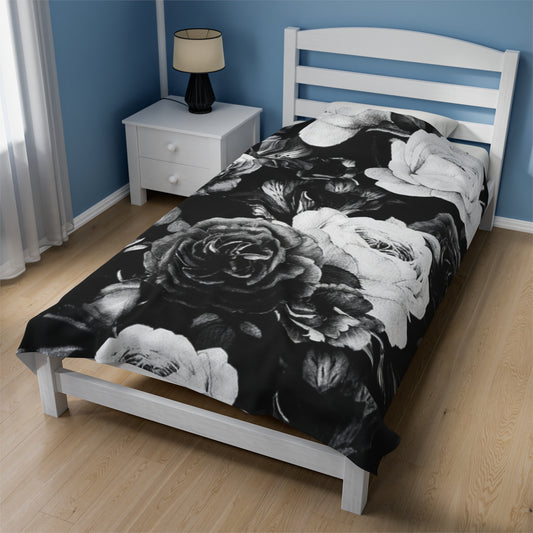 Soft Floral Blanket – Black & White Design for Cozy Style