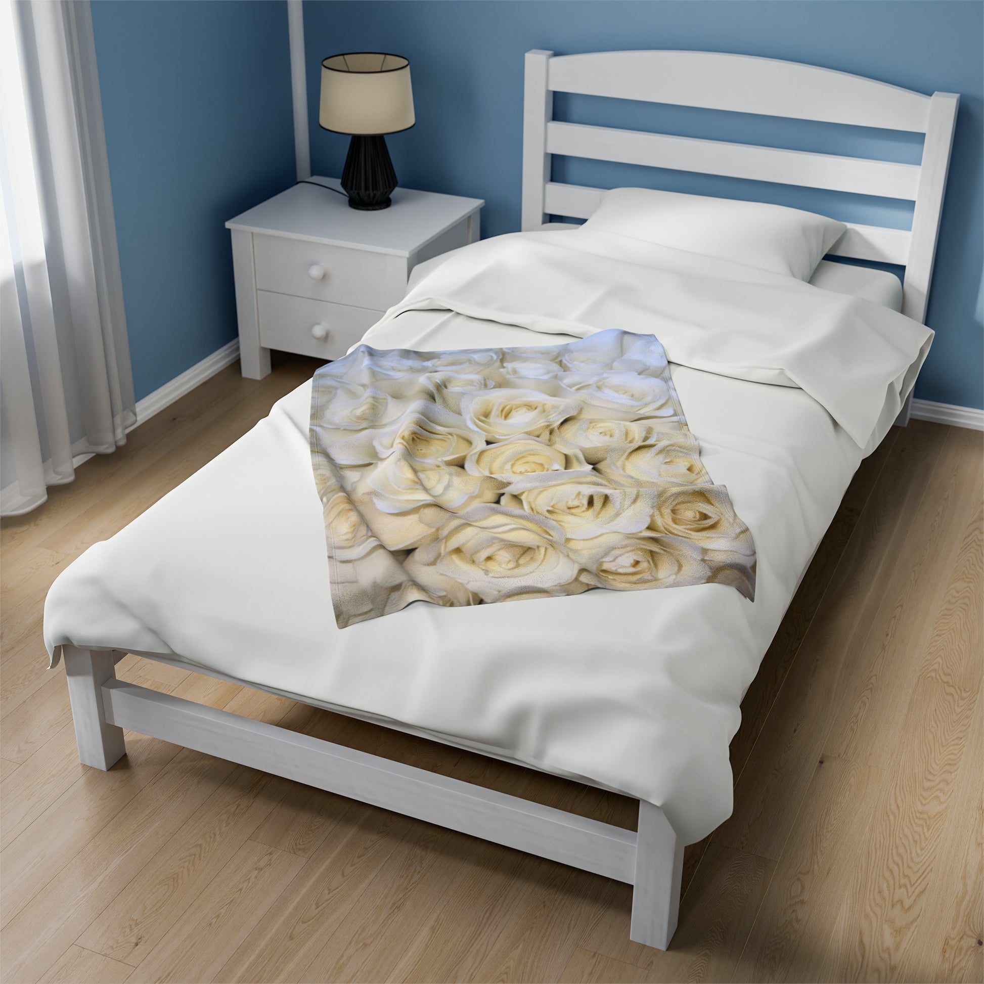 Soft Floral Blanket – White Roses Design for Pure Comfort